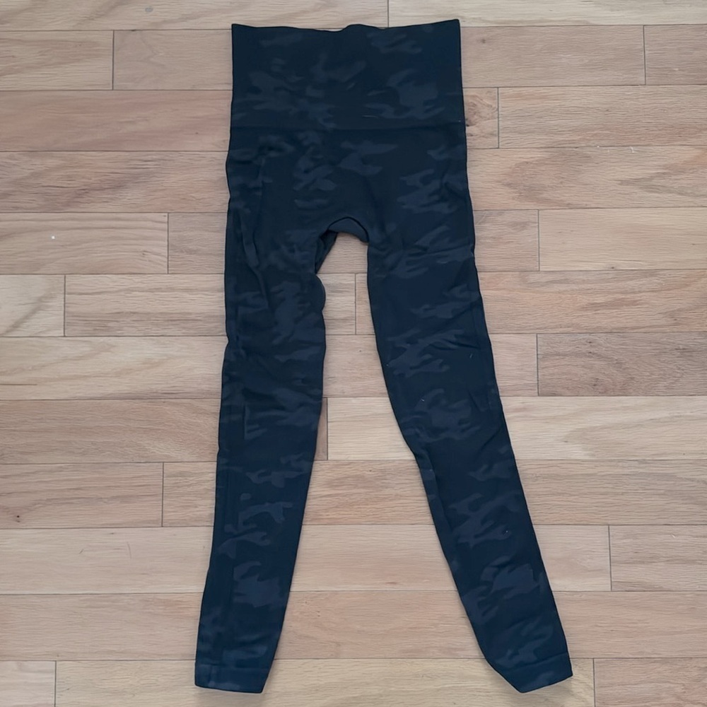 Spanx | Dark Gray Camo | Leggings | size S - Picture 1 of 4